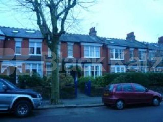 			AMAZING STUDIO!!!, Studio Apartment, 1 bath, 1 reception Flat			 Grand Avenue, MUSWELL HILL N10